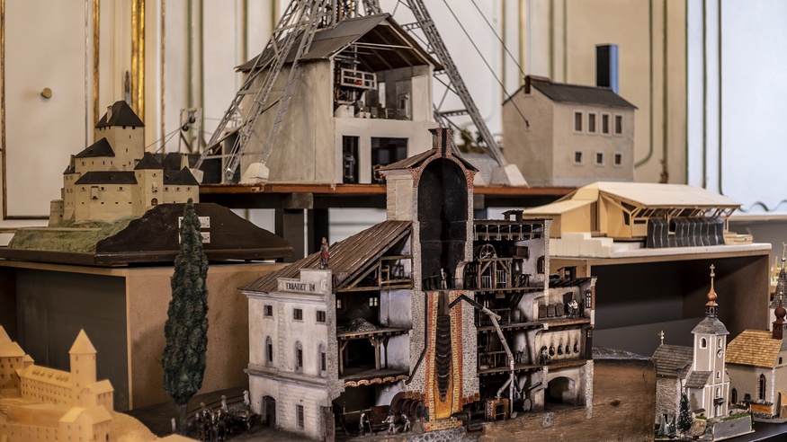 Ein Modell von einem Dorf im Museum für Geschichte 