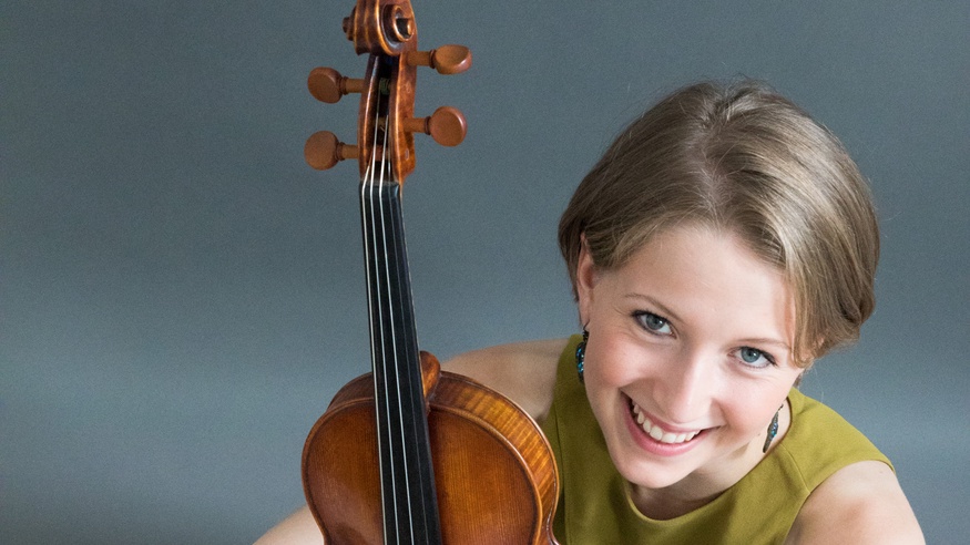 Marie Isabel Kropfitsch mit Violine