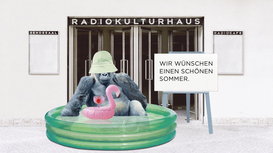 SUSI VON HASEN Gorilla im Swimingpool vor dem Eingang des ORF RadioKulturhauses wünscht einen schönen Sommer