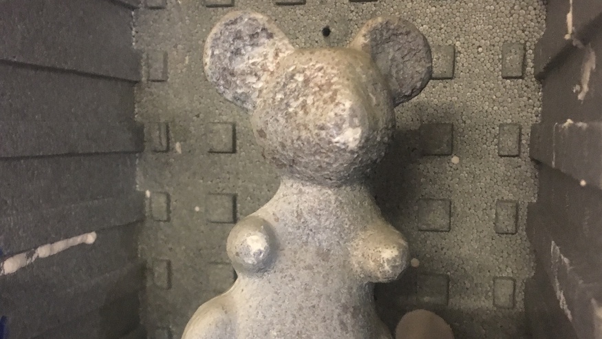 (c) Ronald Zechner Maus aus Beton