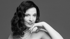 Ursula Pfitzner © Johannes Ifkovits, Volksoper Wien Porträt von Ursula Pfitzner
