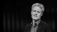 Florian Scheuba © Stefan Panfili Porträt von Florian Scheuba