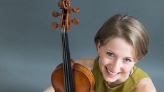 Marie Isabel Kropfitsch © BREEZE PHOTOGRAPHY Marie Isabel Kropfitsch mit Violine