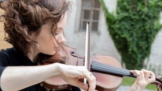 (c) Dana van Leeuwen Hilary Hahn