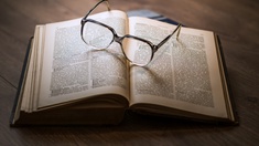 (c) DARIUSZ SANKOWSKI PIXABAY offenes Buch