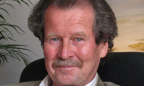 (C) ROLAND SCHMIDT Manfred Nowak