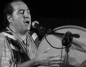 Portrait von Nando Citarella singend